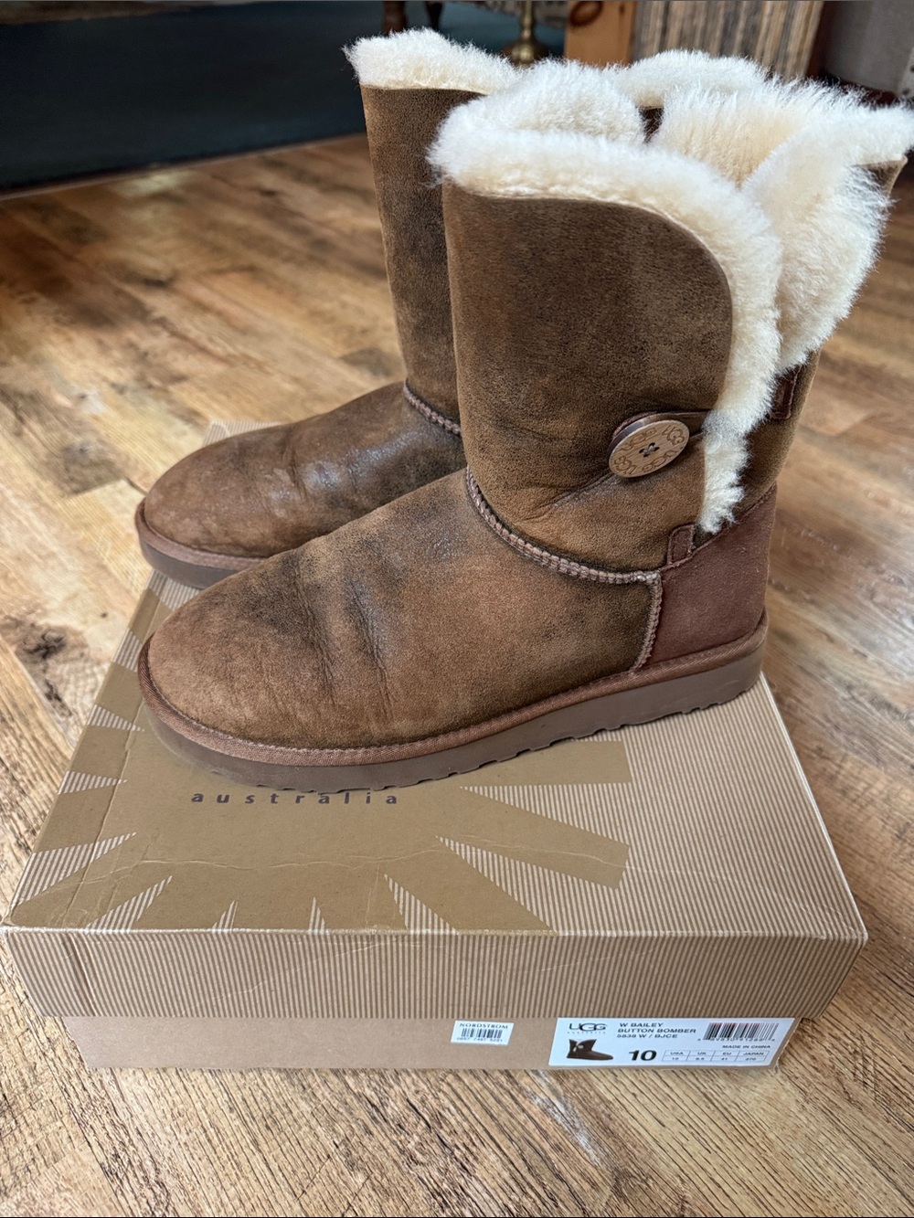 UGG Bailey Button Bomber Chestnut Suede Button Boot with Shearling Size: 10